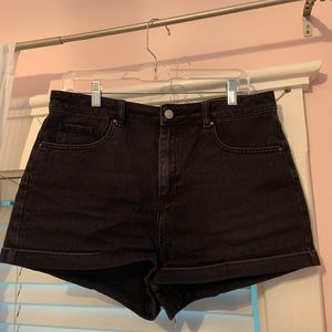 Black Pacsun mom shorts